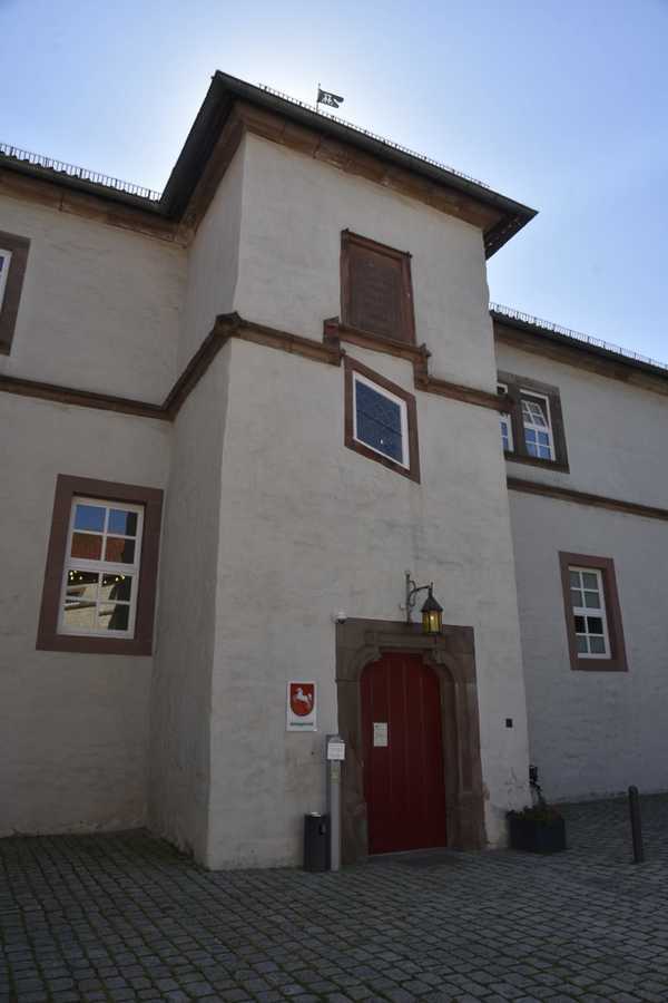 Eingang des Amtsgerichts Seesen im Amtsgericht Bad Gandersheim